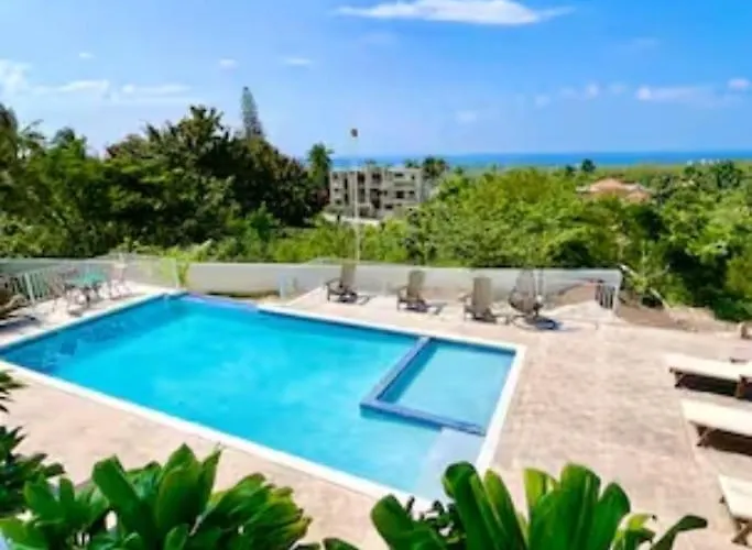Ocean View Poolside Appart hôtel Montego Bay